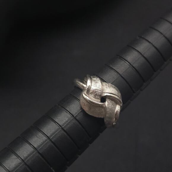 Vintage Avon 1973 French Twist Ring Silver Tone Size 4.75 - Picture 6 of 9